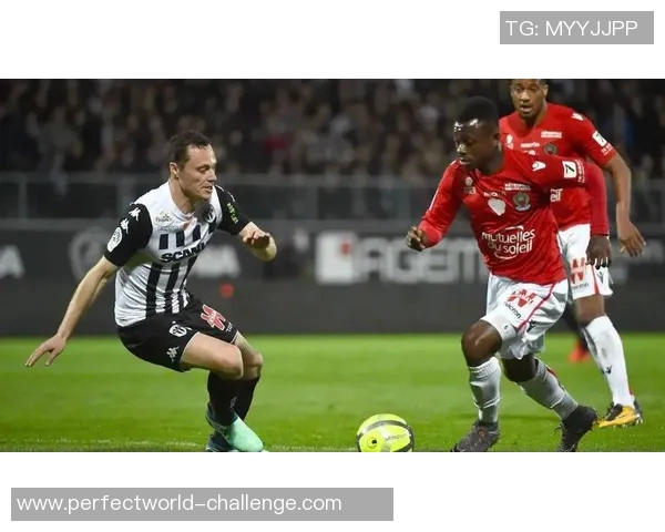 巴黎圣日耳曼大胜里昂四球晋级足总杯精彩瞬间回顾